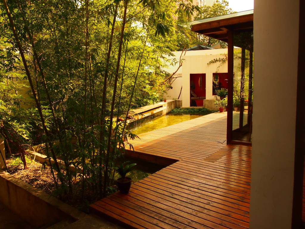 Airports, airplanes, and a hostel in&nbsp;Shanghai