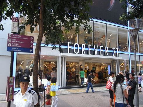 image of forever 21 storefront from wikipedia image